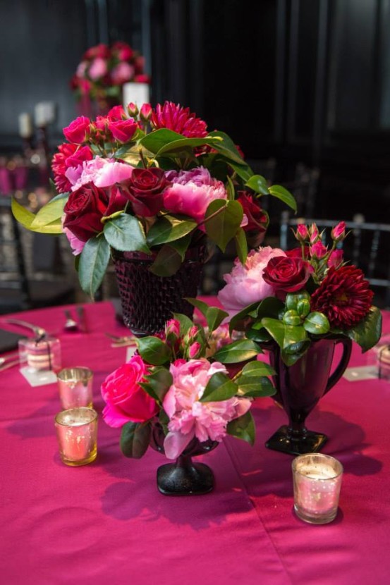 Gorgeous floral and veseels - edgy in colors and traditional in form, just like Zaza. Floral: Tamara Menges